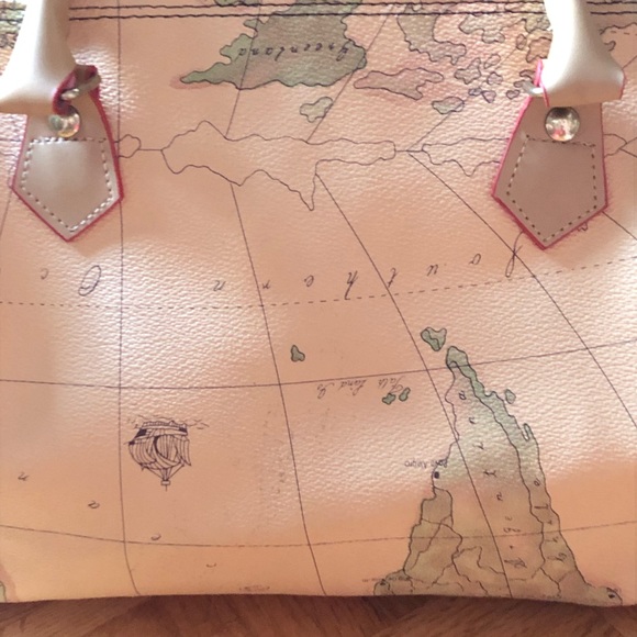 World map hand bag - Picture 3 of 10